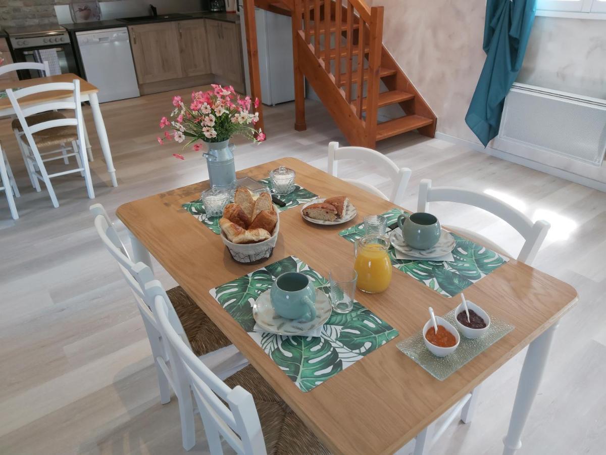Le Bonheur Des Plumes Bed & Breakfast Montmartin-en-Graignes ภายนอก รูปภาพ