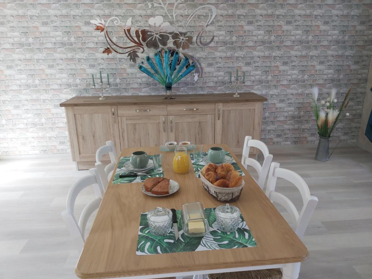 Le Bonheur Des Plumes Bed & Breakfast Montmartin-en-Graignes ภายนอก รูปภาพ